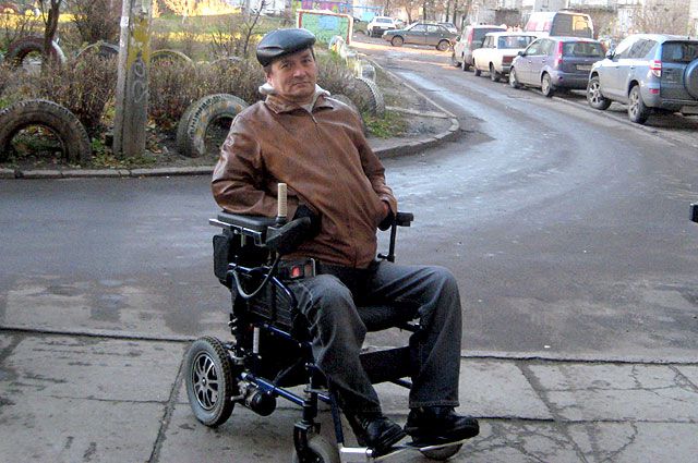 Александр Богатырёв считает, что право на льготы у инвалидов есть, но денег на них у региона нет.