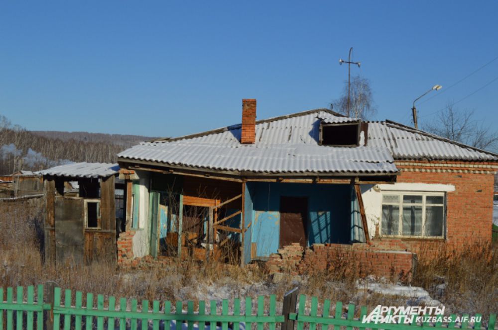 Полузаброшенных домов здесь оказалось действительно много.