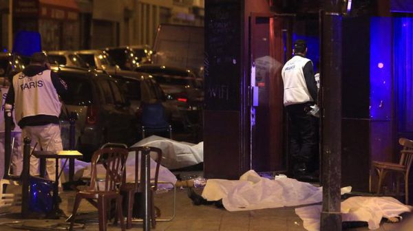 Тела погибших во время теракта в кафе посетителей