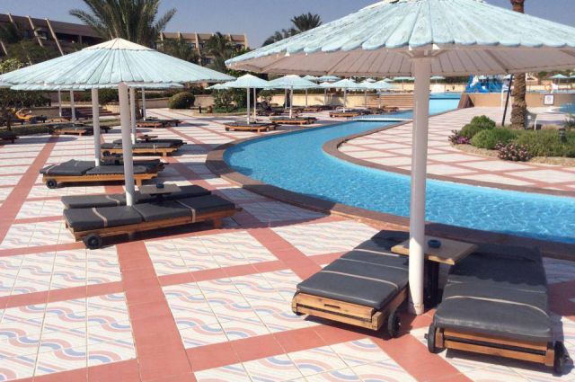 Опустевшие отели в Египте. Туристы выбирают для отдыха более спокойные места.