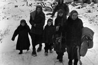 Жители Сталинграда возвращаются к своим очагам.