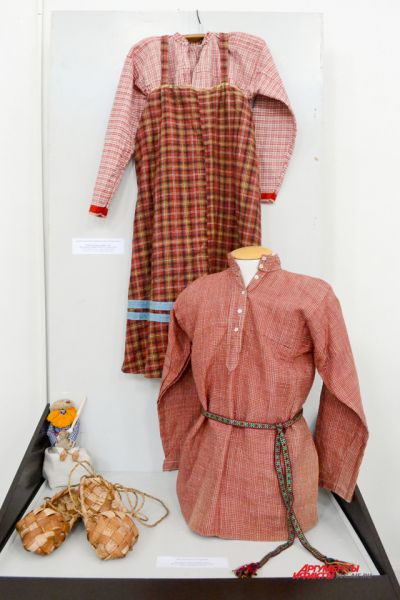 Крестьянский женский костюм конца 19 – начала 20 века из Вологодской губернии. Мужская рубаха-косоворотка.