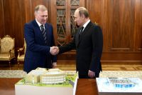 Владимир Путин и Муса Бажаев.