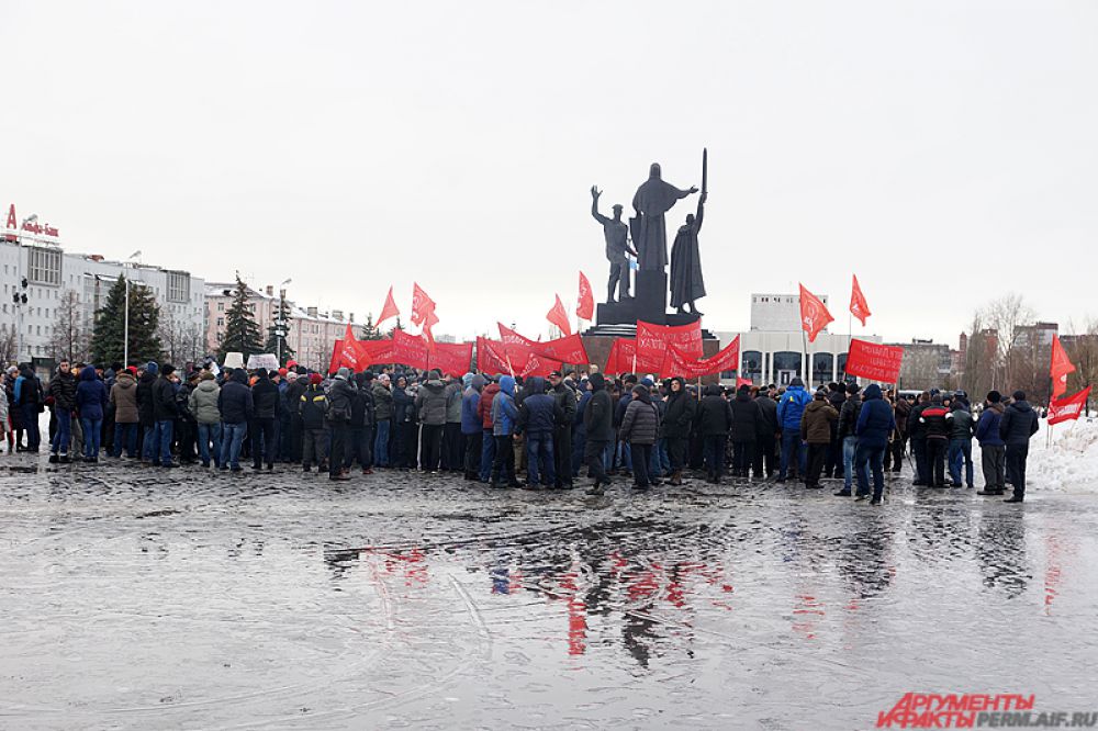 Акция дальнобойщиков проходила рядом с памятником «Героям фронта и тыла».