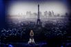 Одним из самых трогательных стало выступление Селин Дион, которая исполнила песню Эдит Пиаф «Гимн любви» в знак памяти о жертвах терактов в Париже.