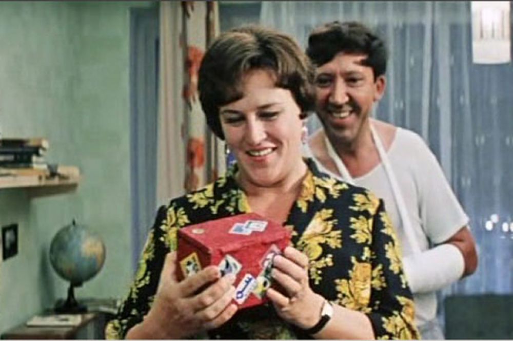 Одна из самых узнаваемых ролей – в фильме «Бриллиантовая рука» (1968)