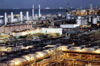 Нефтеперерабатывающий завод на восточном побережье Саудовской Аравии.