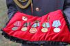 Ордена и медали матроса контрактной службы Александра Позынича. Орден Мужества – на отдельной подушечке. 
