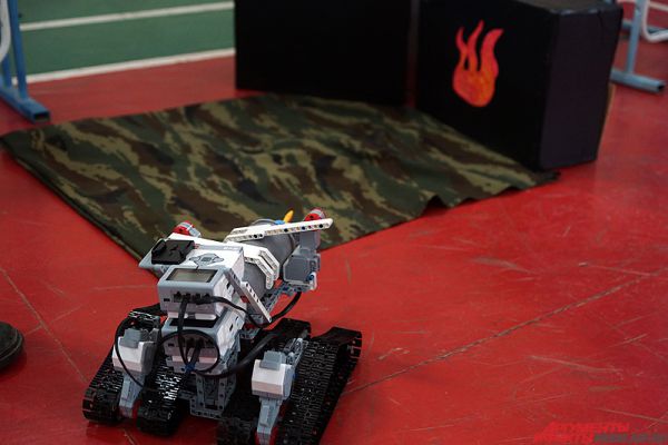 Соревнования роботов-огнеборцев прошли в Перми в субботу, 28 ноября.