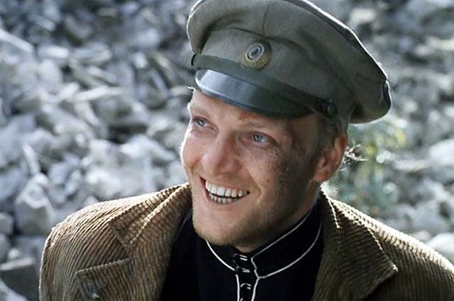 Александр Кайдановский в фильме «Свой среди чужих, чужой среди своих», 1974 год.
