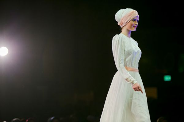 Мусульманская одежда от кутюр - Мусульманский брючный костюм женский 80 фото. qwkrtezzz.ru
