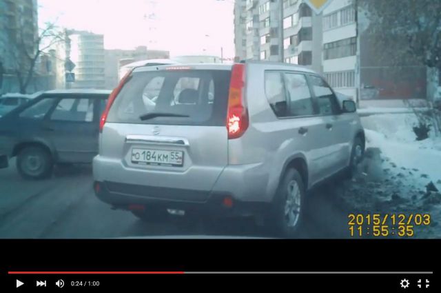 На ул. Кемеровской 3 декабря столкнулись четыре автомобиля.
