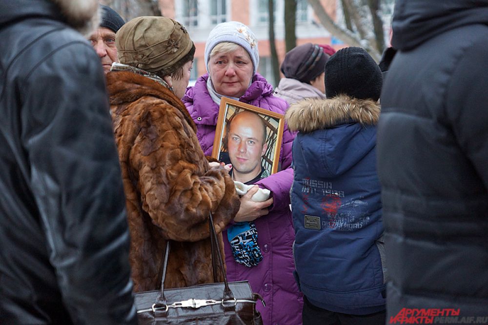 Всего на траурную акцию пришло около 50 человек.