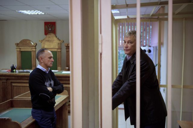 Глава администрации города Миасс (Челябинская область) Виктор Ардабьевский (справа).