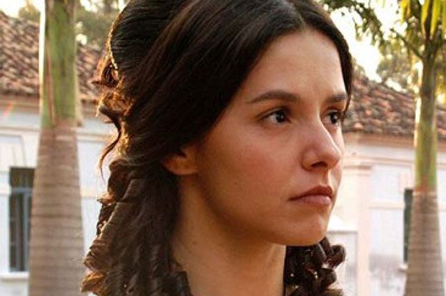 Актриса Луселия Сантуш в роли Изауры т/с «Рабыня Изаура».