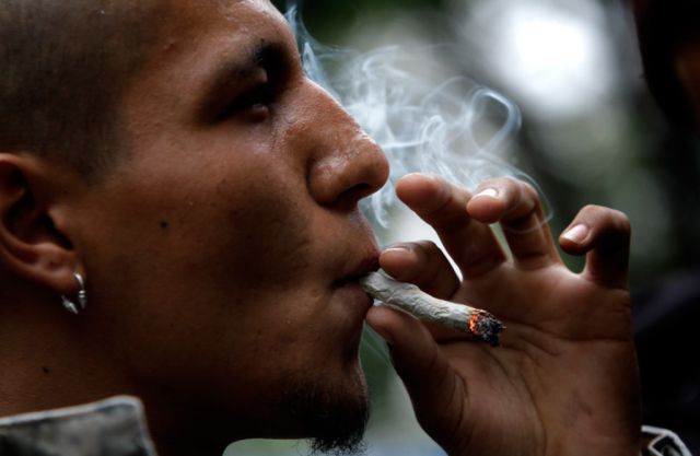 Марихуана безопаснее сигарет последствии наркотиков фото