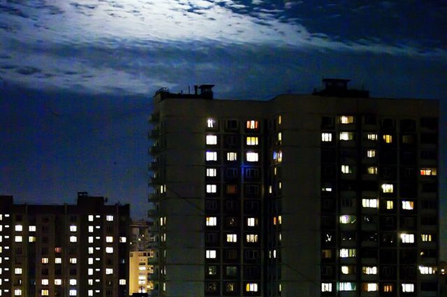 Фото девятиэтажки ночью