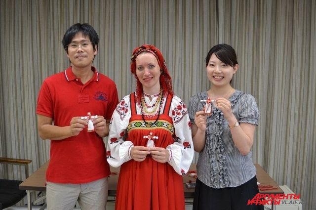 В Японии Ирина провела мастер-класс по изготовлению традиционной русской текстильной куклы.