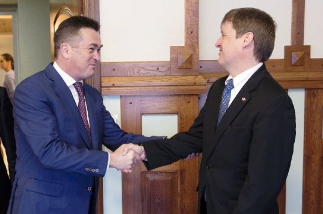 Губернатор приморского края на встрече с Генконсулом США во Владивостоке.