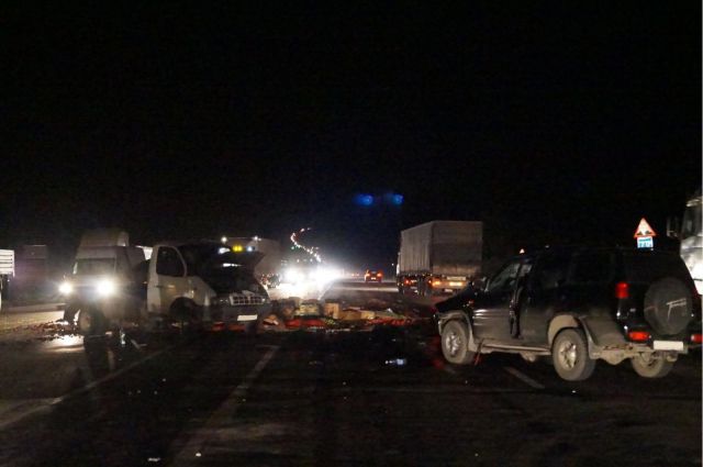 Водитель «ГАЗели», выполняя поворот, не убедился в безопасности маневра и допустил столкновение с автомобилем «Ниссан Тирано». 
