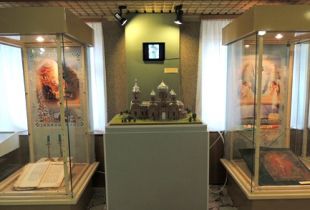 В Волгодонском эколого-историческом музее открыт новый зал «Храмы Дона». Экспозиция задумана как музейный тур по православным святыням края.