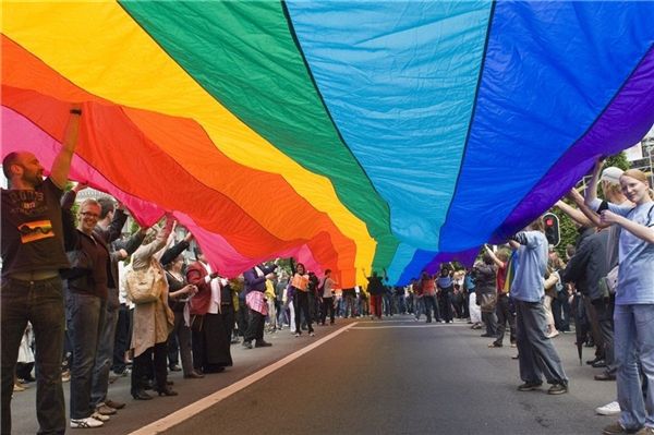 Геи и лесбиянки провели флеш-моб в Астрахани