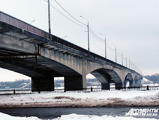 Пробки На Мосту Через Волгу Фото