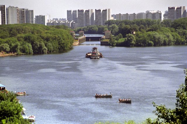 Москва-река в районе Капотни.