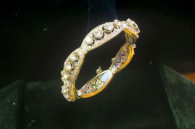 Бриллиантовый браслет из белого золота. 