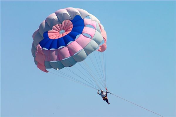 Свободное падение парашютиста фото