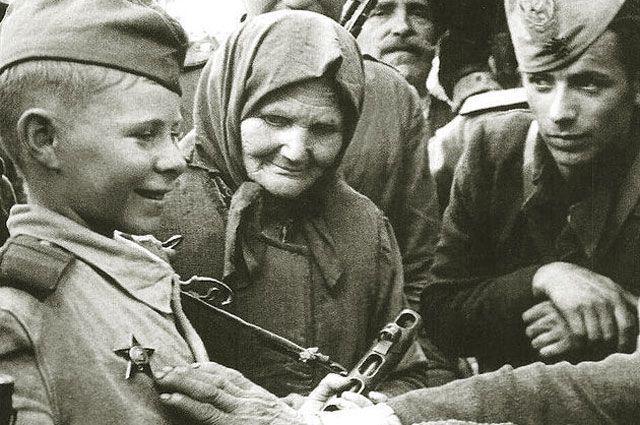 Сын полка получает орден Красной Звезды за Храбрость, 1944 год.