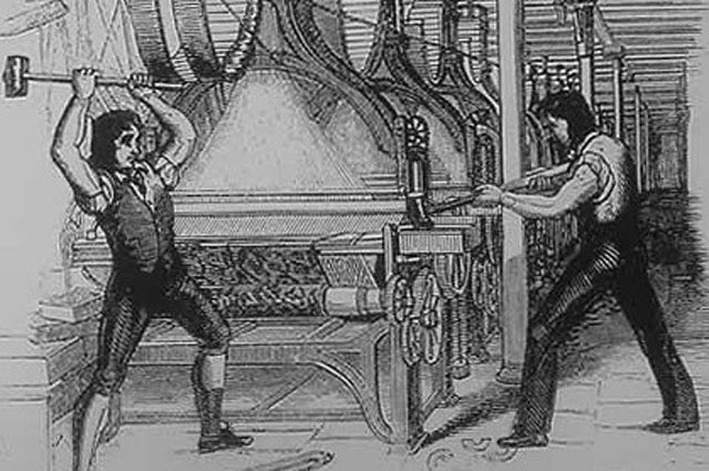 Изображение луддитов, ломающих ткацкий станок, 1812 год.