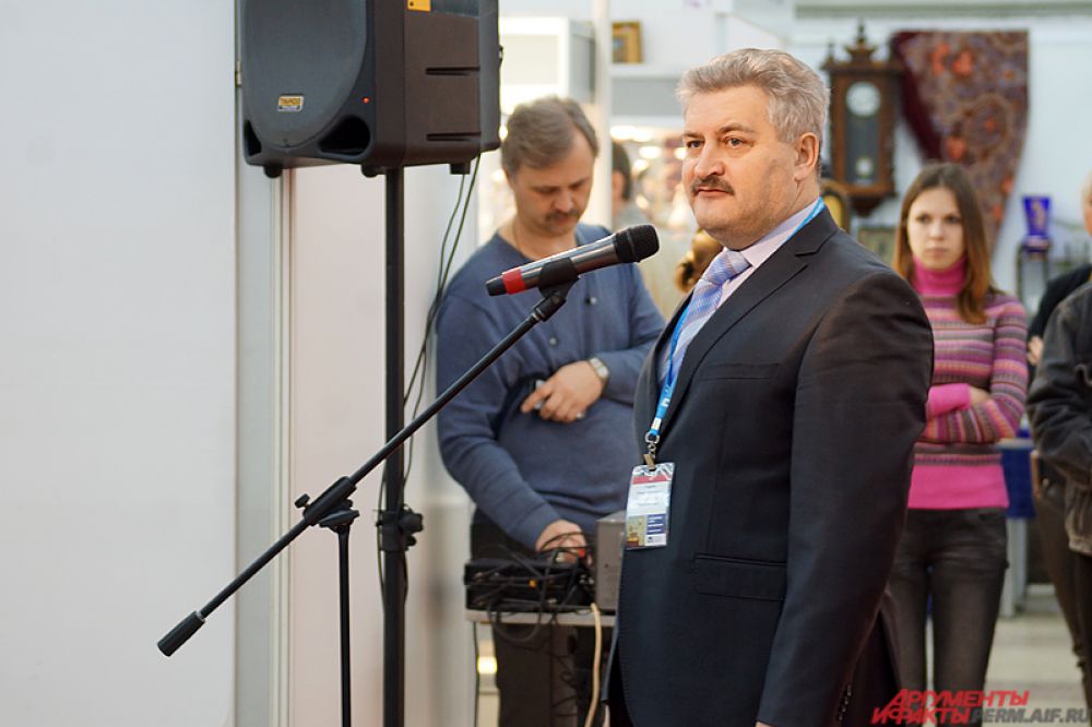 Дал старт мероприятию региональный министр культуры Игорь Гладнев.