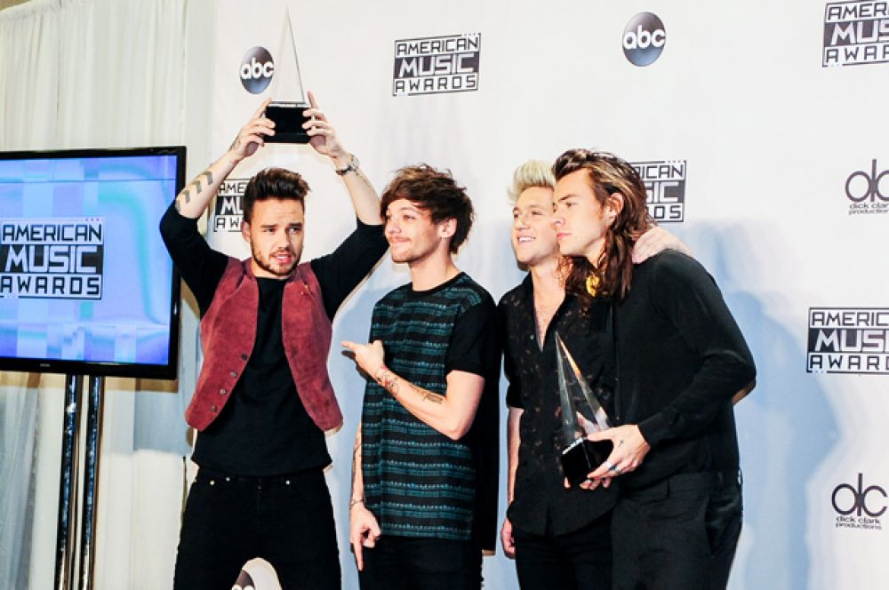 На втором месте в рейтинге — бойз-бенд One Direction. Годовой доход группы Forbes оценил в $130 млн.