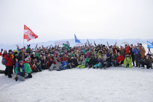 переход через байкал. туристы на байкале. переход байкала. ледовый переход. байкал поход.