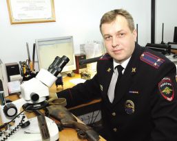 Руслан Моисеев – подполковник полиции, заместитель начальника отдела по раскрытию преступлений против личности УМВД России по Омской области. 