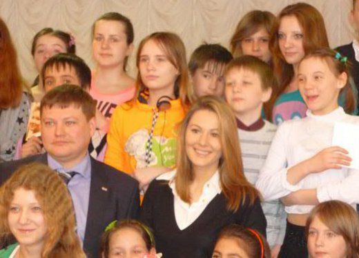 Мария Кожевникова в лучах детских улыбок