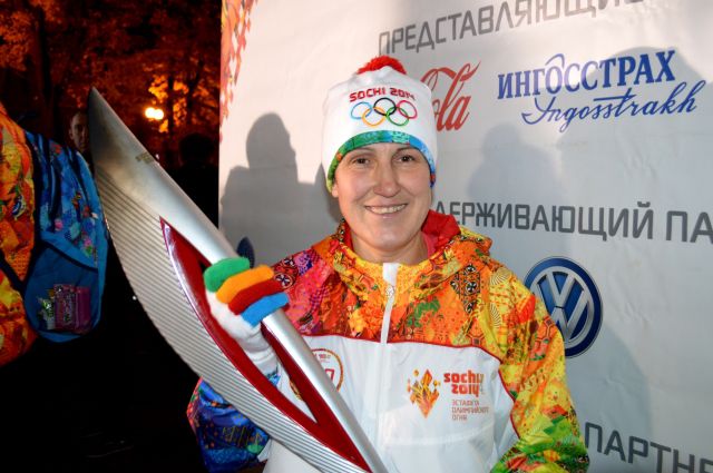 Надежда Таланова стала последним факелоносцем эстафеты олимпийского огня в Смоленске.