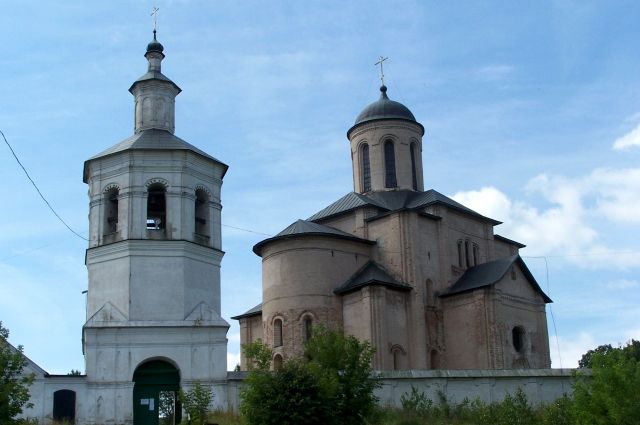 Смоленск, церковь Михаила Архангела, XII век.