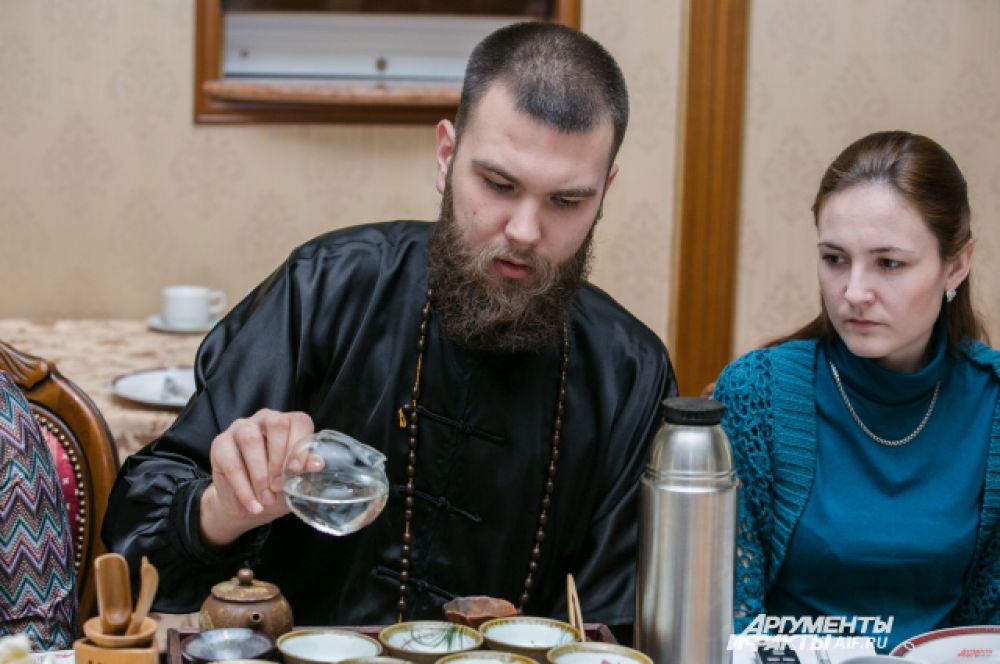 Чайный мастер Никита рассказал, как правильно заваривать чай.