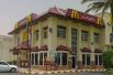 Здание McDonald’s, построенное в соответствии с законами о половой сегрегации, имеет несколько входов.