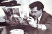 Известный тележурналист Владислав Листьев был убит 1 марта 1995 года в подъезде своего дома. В него стреляли два раза — в спину и в голову. За месяц до этого он стал первым Генеральным директором ОРТ.