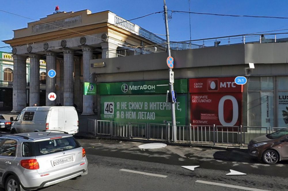 Здание у метро Новослободская