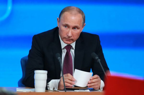 Владимир Путин о зарплатах: «Какая зарплата у Сечина, не знаю, я даже свою не знаю. Деньги приносят, я их складываю, на счет отправляю, не считаю».