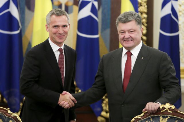 Генсек НАТО Йенс Столтенберг и президент Украины Петр Порошенко