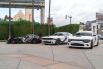 Компания Dodge решила не ограничиваться поставкой "штурмовиков" для Uber и представила три особых автомобиля, которые будут "патрулировать" Лос-Анджелес в преддверии выхода новых "Звездных войн": Charger SRT Hellcat, Challenger SRT Hellcat и Viper ACR.