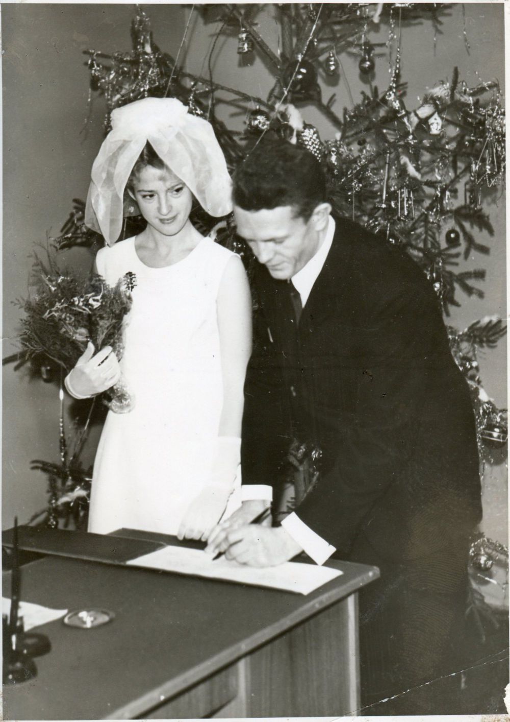 Свадьба семьи Пузырёвых, 1968 год. Модницы заимствуют образ Жаклин Кеннеди