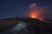 3 декабря 2015 года центральный кратер вулкана Этна выбросил фонтан лавы на километровую высоту. Местные власти были вынуждены закрыть международный аэропорт Катании.