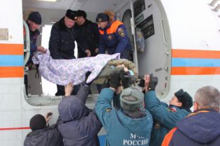 Эвакуация пострадавших при крушении вертолета в Игарке.