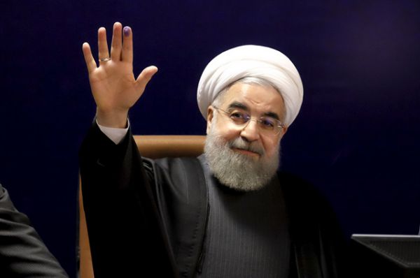 На десятом - президент Ирана Хасан Рухани (-13%).